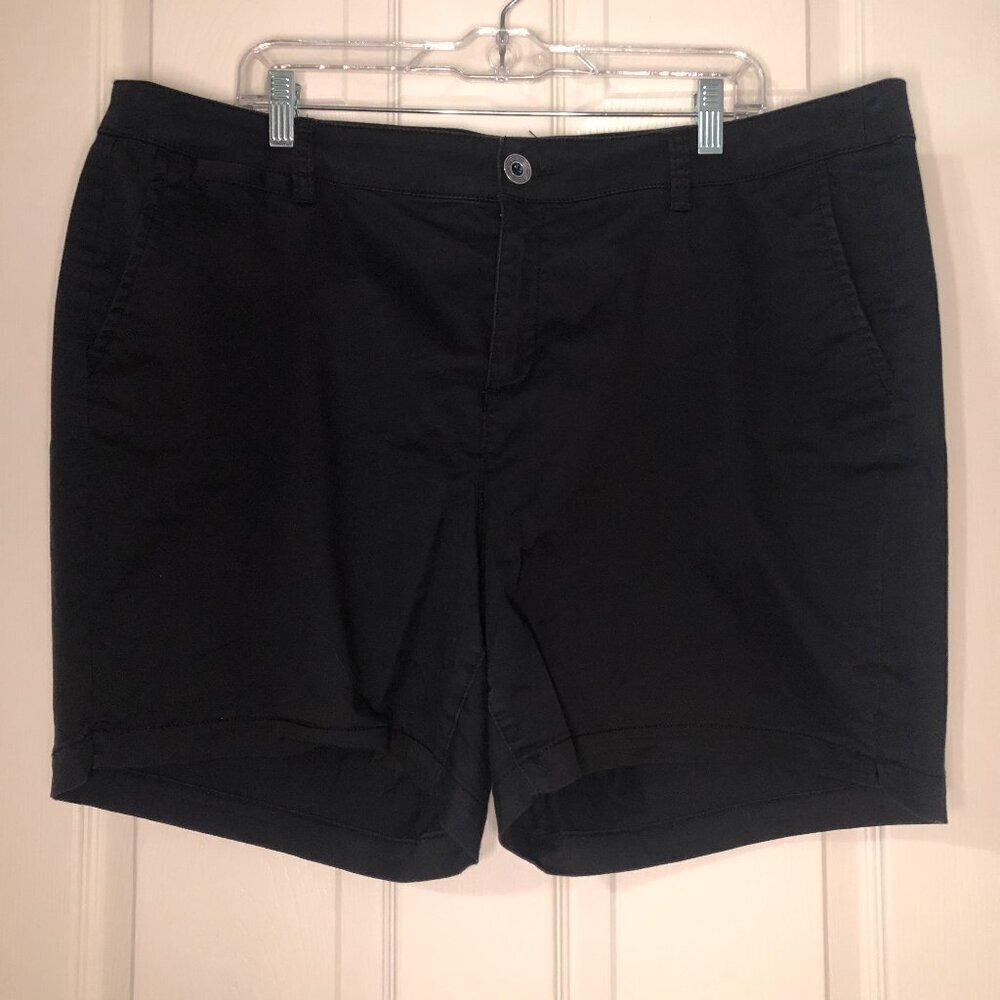 Lane Bryant black cotton chino 5 in inseam button shorts with‎ pockets size 18